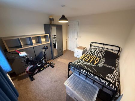 4 bedroom detached house to rent - Photo 2