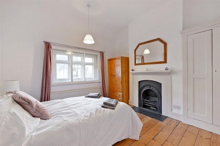 4 bedroom end of terrace house to rent - Photo 3