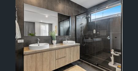 Stunning Contemporary Family Home in Wollert’s Premier Location - Photo 5