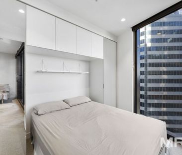 City living with resort-style amenities - Photo 3