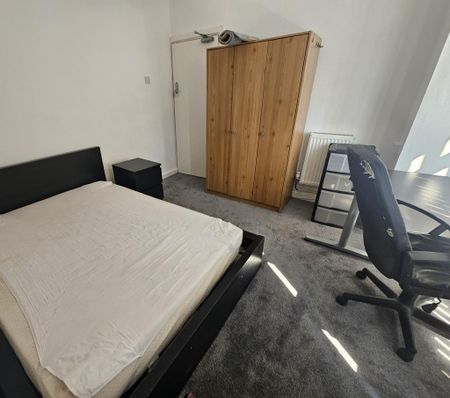 4 bedroom terraced house to rent - Photo 3