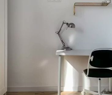 Carrer de l'Antiga Travessera, L'Hospitalet de Llobregat, Catalonia... - Photo 2