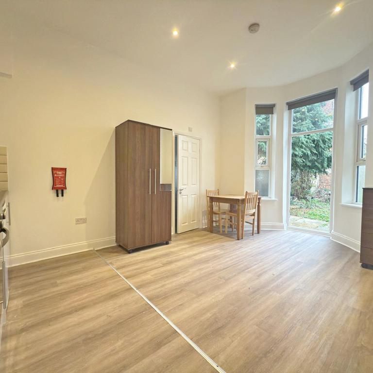 Studio to rent - Photo 1