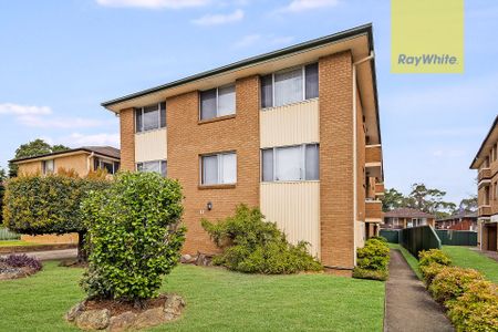 Stylish 2-Bedroom Apartment with Lock-Up Garage in Prime Parramatta Location - Photo 5