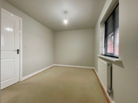 2 bedroom Mid Terraced House to let - Photo 3