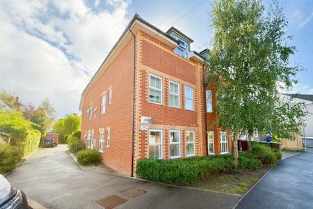 2 bedroom Flat To Let - Photo 4