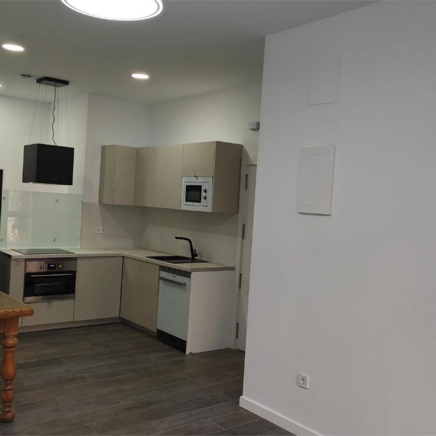 Piso de alquiler en Carrer de Bernardo López García, 25, Carolinas Bajas - Photo 1