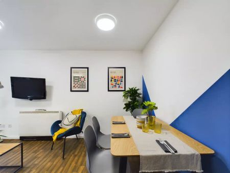 4 Bedroom House - Photo 5