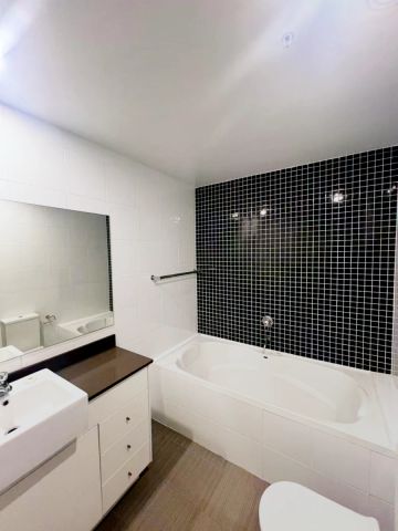 2 bed 2 bath - Photo 5