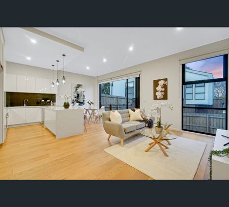 2/36 Ivanhoe Street, Glen Waverley, Vic 3150 - Photo 3