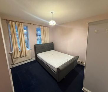 3 Bed Flat, Manor Road, E15 - Photo 3