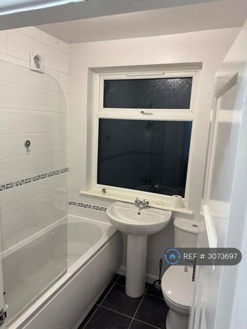 2 bedroom semi-detached house to rent - Photo 5