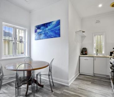 Charming semi in tree lined central pocket of Alexandria - Photo 2