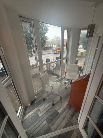 3 Bed Flat, Park Road, W4 - Photo 5