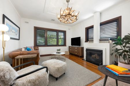 2 Bedroom + Study Top-Floor Art Deco Elegance in the Heart of St Kilda - Photo 5