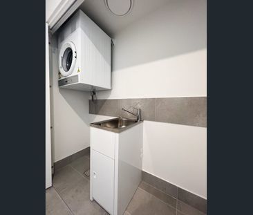 SOPHISTICATED WATERFRONT LIVING: 2 BEDROOM 2 BATHROOM APARTMENT - Photo 3