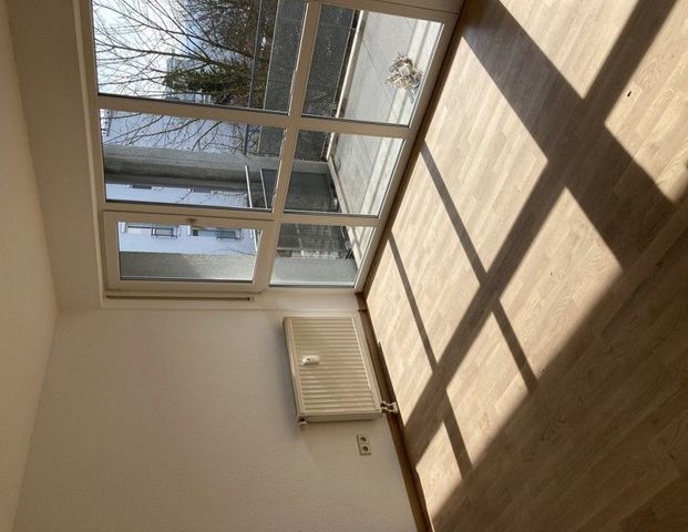 Neu-renovierte 3-Zimmer-Wohnung mit Einbauküche - Foto 1