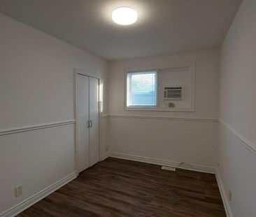 For Lease - 38 Stoddart Drive Unit# Main, Aurora, Ontario - Photo 2