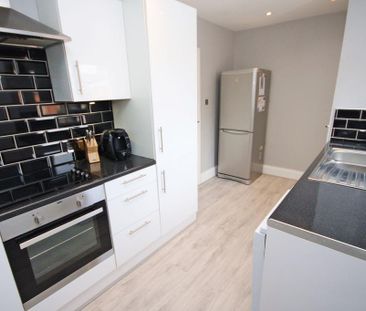 2 bedroom terraced house to rent - Photo 4