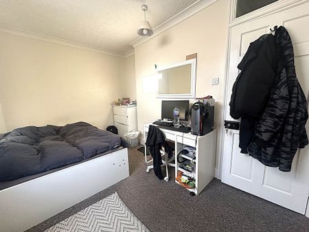 York Road, Canterbury - Photo 3