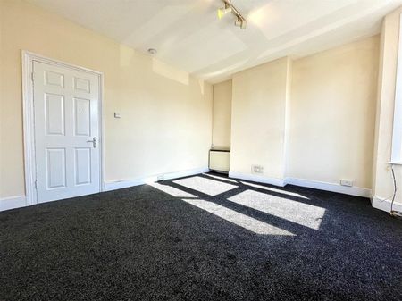 1 Bedroom Maisonette - Upper To Let - Photo 4