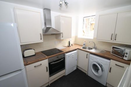 3 bedroom ground floor flat to rent - Photo 3