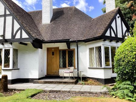 1 bedroom mews to rent - Photo 2