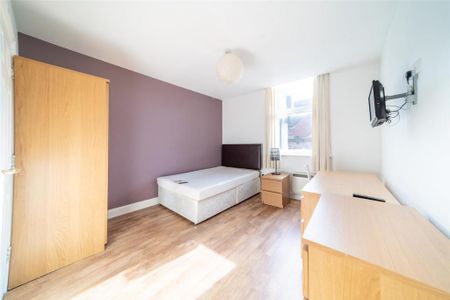 3 bedroom apartment to rent - Photo 4