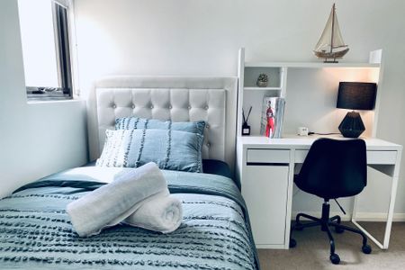 FULLY FURNISHED TWO BEDROOM APARTMENT WITH A/C IN EVERY ROOM! - Photo 2