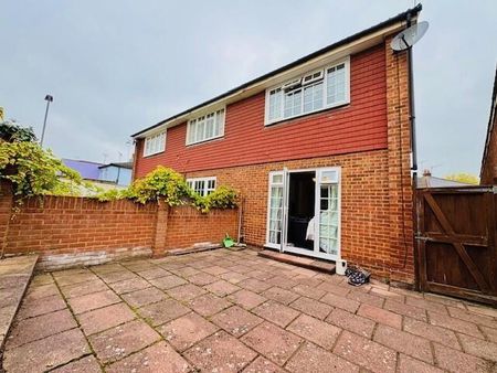 2 bedroom semi-detached house to rent - Photo 5