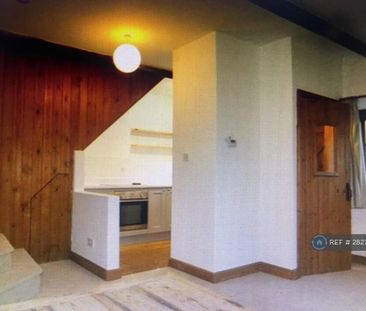 2 bedroom semi-detached house to rent - Photo 3