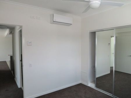 MODERN RIVER FRONT APARTMENT - Photo 5