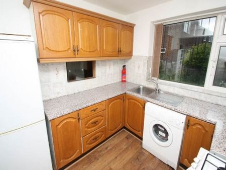 4 Bed - Stanmore Crescent, Burley, Leeds - Photo 3