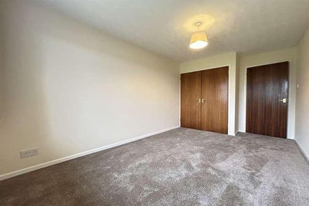 The Bungalow, Water End Lane, Old Basing, Basingstoke, RG24 - Photo 3