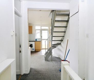 3 bedroom maisonette to rent - Photo 2