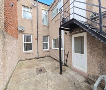 2 bedroom flat to rent - Photo 4