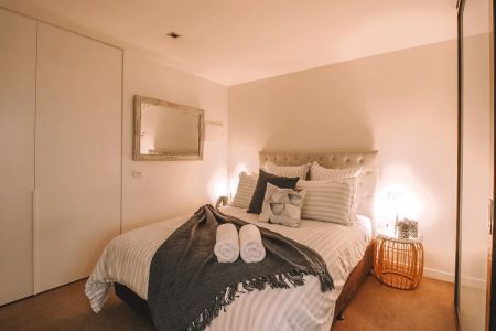 Designer Living in the Beating Heart of Richmond - Fully Furnished! - Photo 3