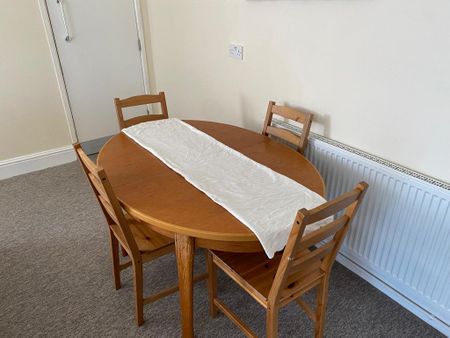 6 bedroom terraced house to rent - Photo 4