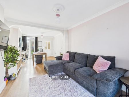 3 bedroom property to rent - Photo 3