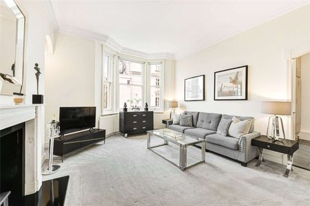 A beautifully presented first floor one bedroom apartment (with lift) in the heart of Knightsbridge neutrally decorated in contemporary style with superb storage throughout. - Photo 4