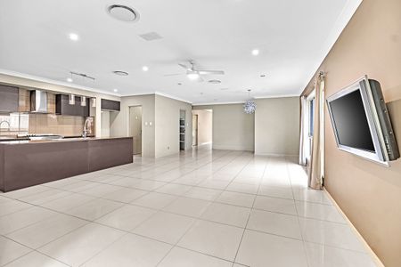 Beautiful and Spacious Lowset Property with additional multipurpose room - Photo 4