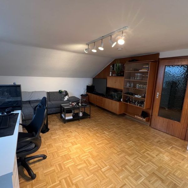 Schöne und helle 1,5-Zimmer-DG-Wohnung in DU-Baerl an Einzelperson zu vermieten - Photo 1