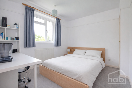 1 bedroom in a house share to rent - Photo 3