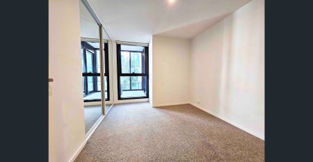TWO BEDROOM APARTMENT IN THE HEART OF OAKLEIGH - Photo 2