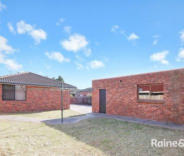 4 Shearer Place, Roxburgh Park, VIC 3064 - Photo 4