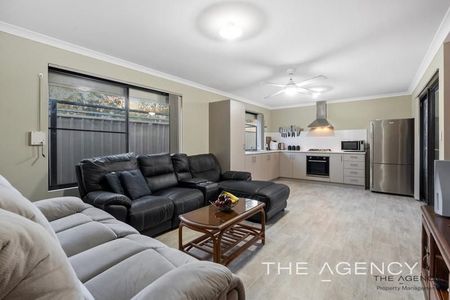 3 Bedroom In Seville Grove - Photo 4