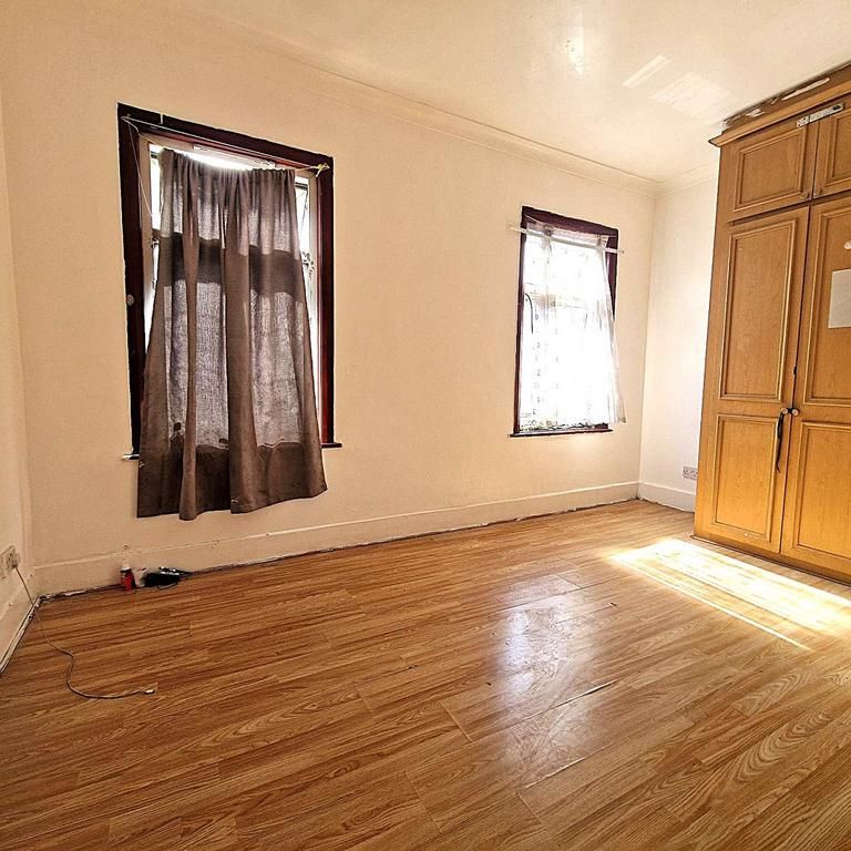 4 bedroom terraced house to rent - Photo 1