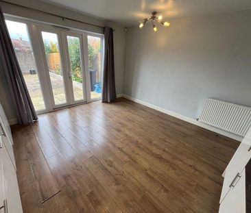 3 bedroom end of terrace house to rent - Photo 1