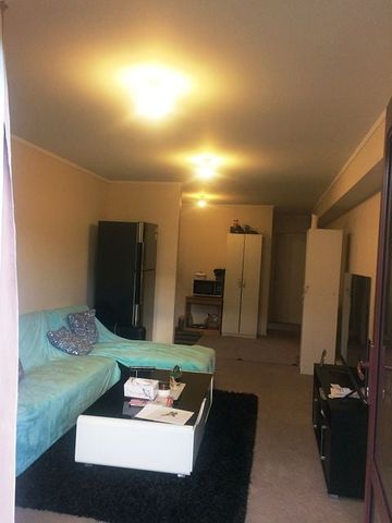 A cozy 2 double bedrooms self contained unit . - Photo 2