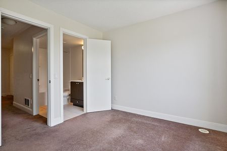 For Lease - 330 Village Green Square Unit# TH45, Toronto, Ontario - Photo 3